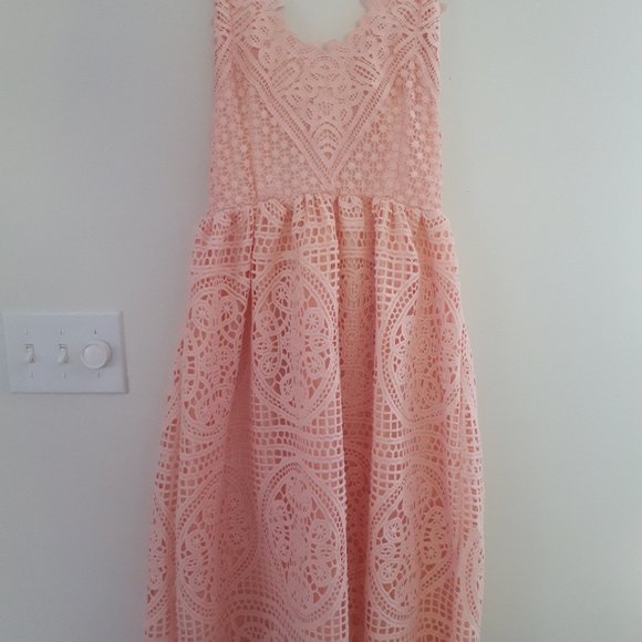 Pink lace lace-up dress - Picture 2 of 5